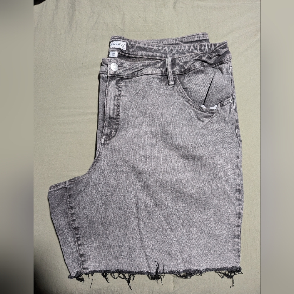 Ava & Viv Cropped Black/Gray Denim Plus Stretch Shorts Women’s Size 30w Casual